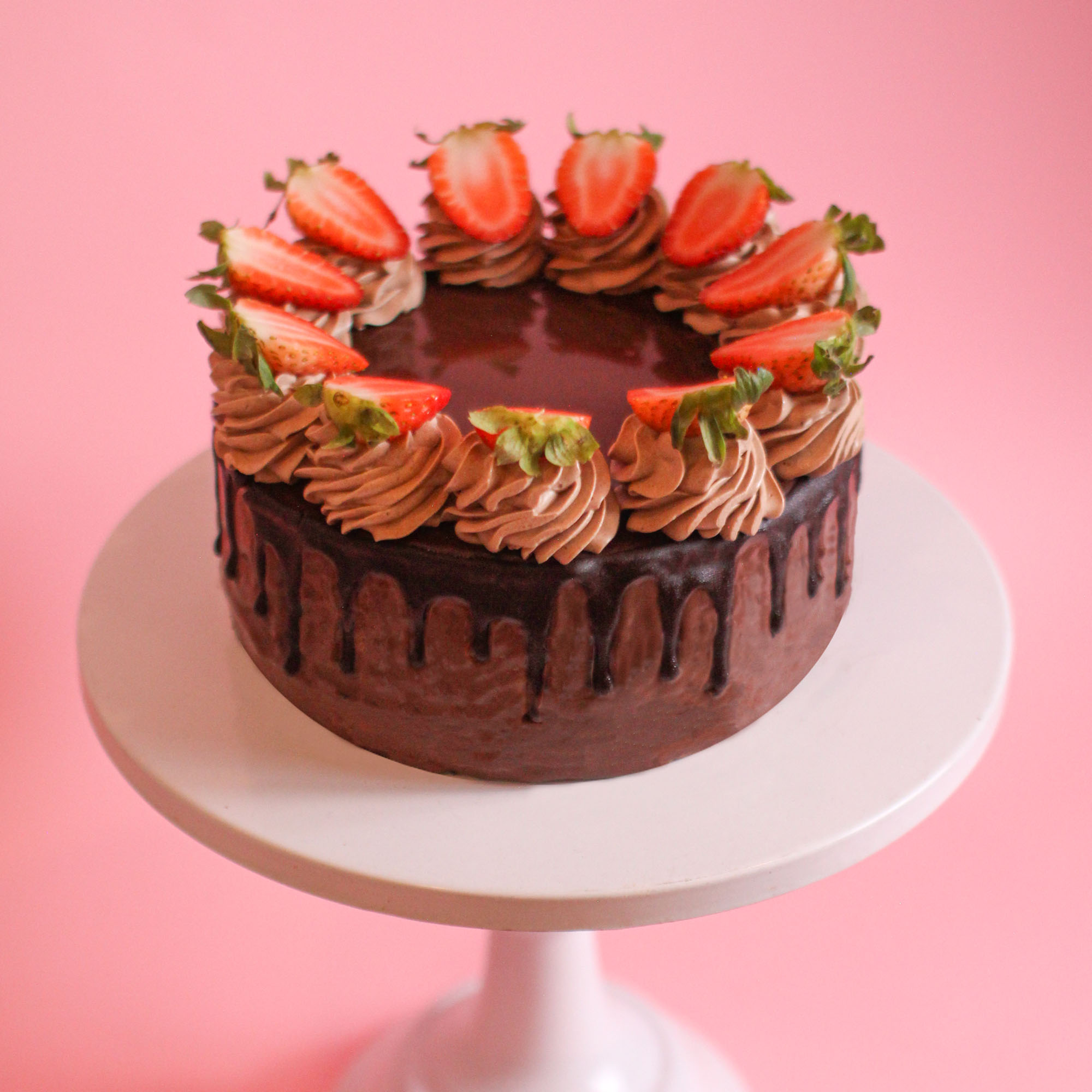 chocolate-mousse-strawberry-cheesecake